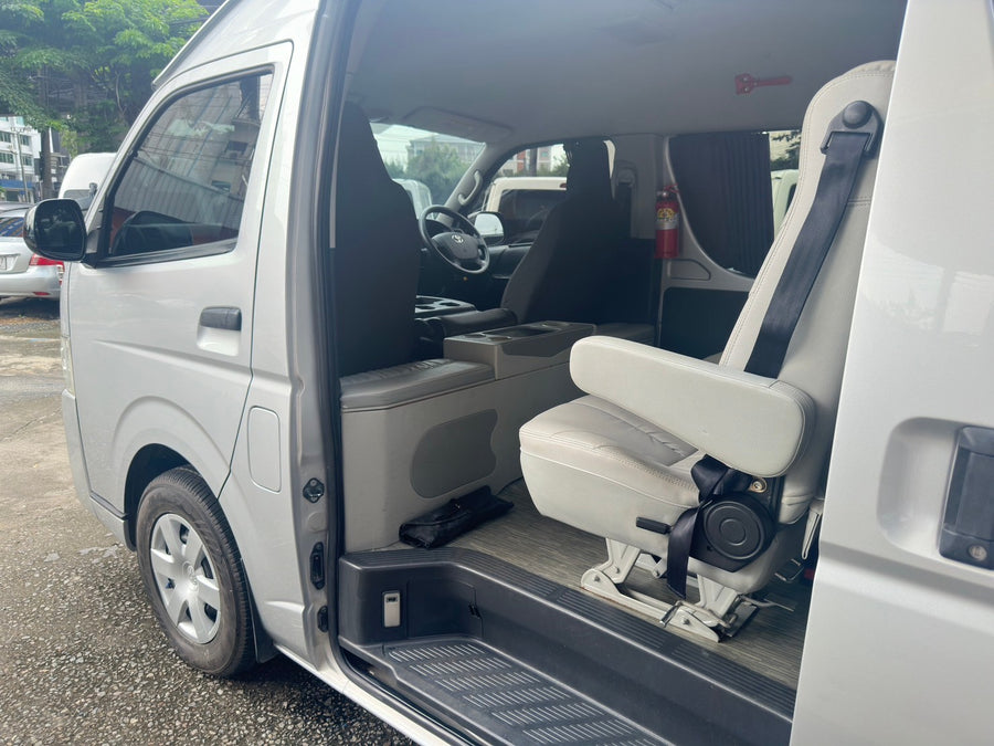 Toyota Commuter 3.0 MT 2018 ราคา 709,000 ฮอ1505