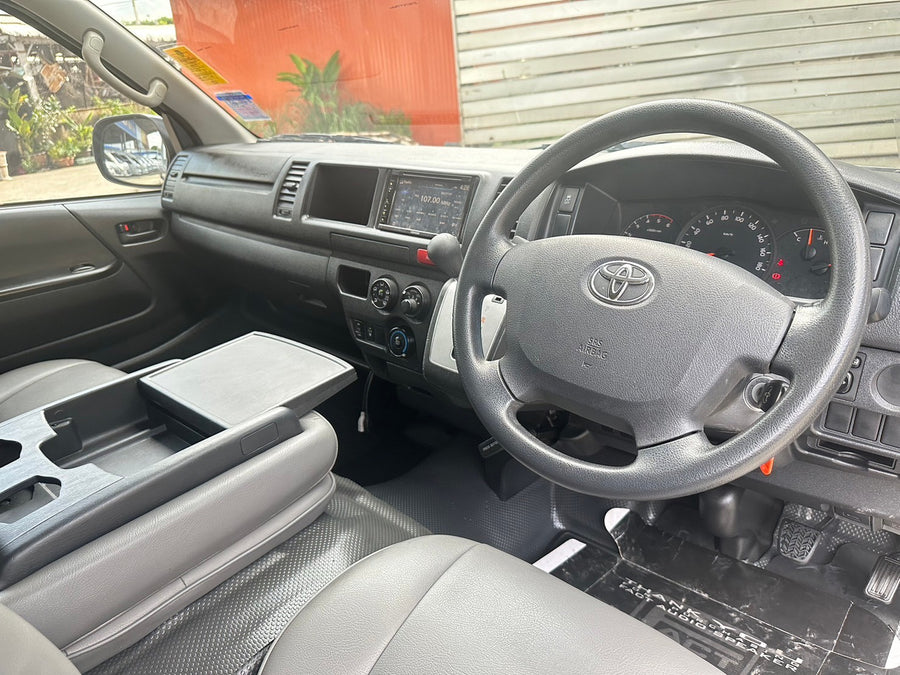 Toyota Commuter 3.0 Auto 2019 ราคา 859,000  ฮฐ 2499